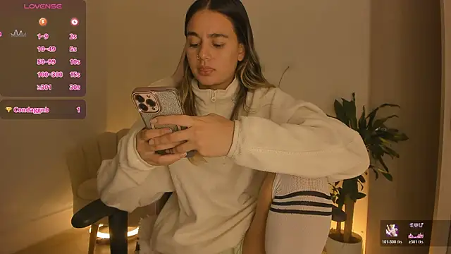 Snapshot of LittleSofia_ chatting on November 5, 2025, 3:06 am LittleSofia online show from November 5, 2025, 3:06 am