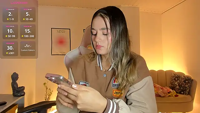 Snapshot of LittleSofia_ chatting on December 18, 2025, 3:12 am LittleSofia online show from December 18, 2025, 3:12 am