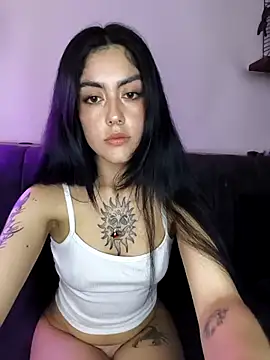 Snapshot of Mazikeen-- chatting on December 21, 2025, 10:06 pm Mazikeen-- online show from December 21, 2025, 10:06 pm