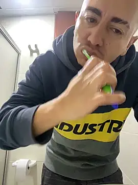 Snapshot of DanielGomez9 chatting on December 27, 2024, 1:00 am DanielGomez9 online show from December 27, 2024, 1:00 am