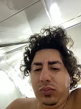 Snapshot of DanielGomez9 chatting on November 4, 2025, 1:10 pm DanielGomez9 online show from November 4, 2025, 1:10 pm