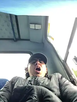 DanielGomez9 online show from November 17, 2025, 12:11 pm