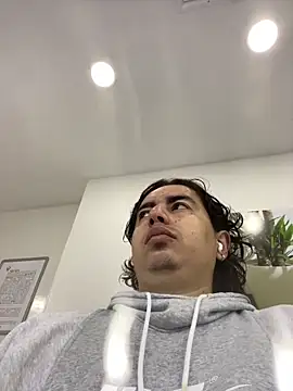 DanielGomez9 online show from December 18, 2025, 12:22 pm