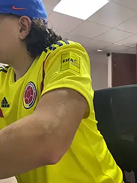 DanielGomez9 online show from April 4, 2026, 8:28 pm