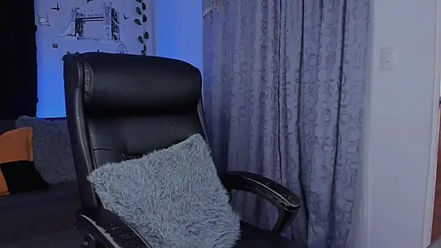 Couple muscle1 online show from March 22, 2025, 4:15 pm