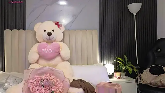 Madiee Rhea online show from July 15, 2026, 7:41 pm