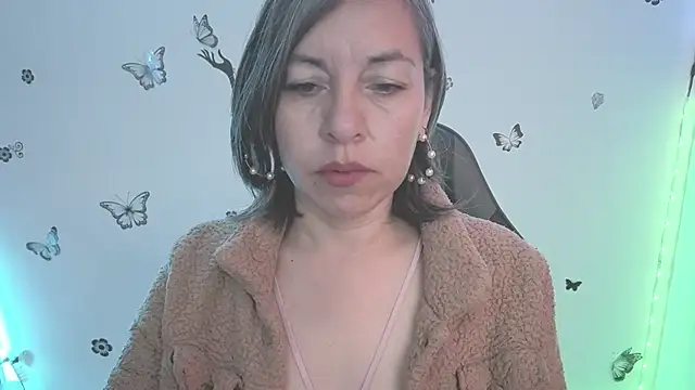 Lady breaks hearts online show from June 7, 2026, 12:09 pm