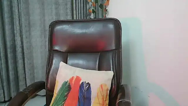 Snapshot of urvashihott chatting on January 25, 2025, 8:42 am urvashihott online show from January 25, 2025, 8:42 am