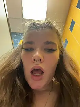 Snapshot of Holy_Tereza chatting on April 15, 2026, 7:58 pm Holy Tereza online show from April 15, 2026, 7:58 pm