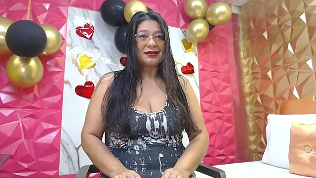 MiaCallie online show from November 21, 2025, 9:02 pm