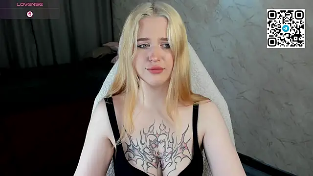 Snapshot of Betany_Foks chatting on May 29, 2026, 1:03 am Betany Foks online show from May 29, 2026, 1:03 am