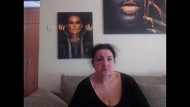 Snapshot of maturekorine chatting on April 26, 2026, 8:34 am maturekorine online show from April 26, 2026, 8:34 am
