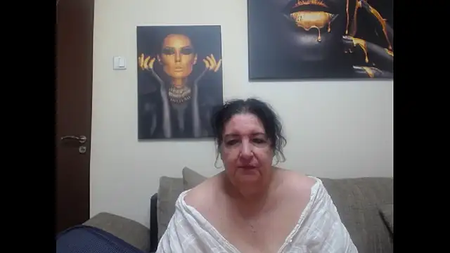 Snapshot of maturekorine chatting on May 3, 2026, 8:26 pm maturekorine online show from May 3, 2026, 8:26 pm