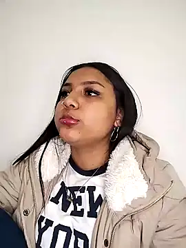 Snapshot of Alix_sweet22 chatting on December 13, 2024, 8:58 pm Alix sweet22 online show from December 13, 2024, 8:58 pm