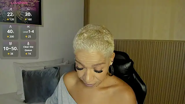 Snapshot of summer_night_ chatting on April 2, 2026, 11:52 am summer night online show from April 2, 2026, 11:52 am