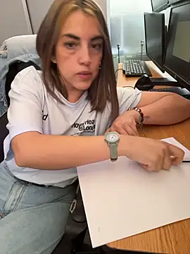 IsisLoveyes  online show from January 7, 2026, 3:47 pm