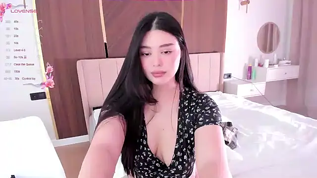 tenderlybaee online show from December 7, 2024, 8:22 am