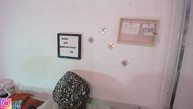 Mia  reys online show from September 21, 2025, 1:13 pm