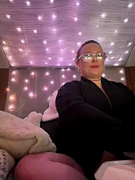 GinAnnTonic online show from December 3, 2024, 3:33 pm