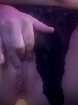 GinAnnTonic online show from October 3, 2025, 11:40 am