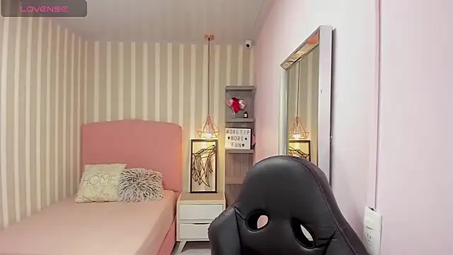 Snapshot of delilaquinn chatting on December 1, 2025, 7:19 pm delilaquinn online show from December 1, 2025, 7:19 pm