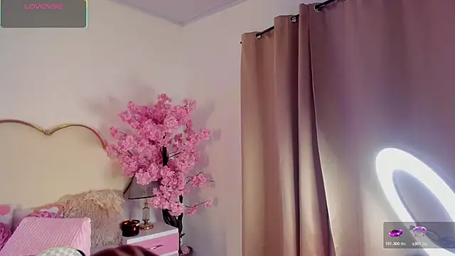 CahitlinBell online show from April 14, 2026, 5:02 am