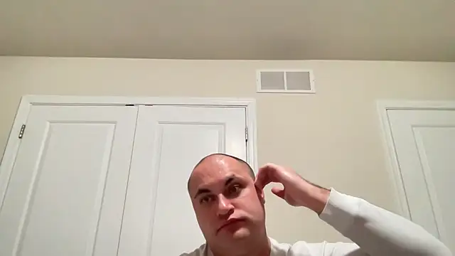 SluggishChase99 online show from December 18, 2024, 2:42 am