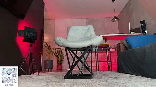Snapshot of izi-fox chatting on July 8, 2026, 1:15 pm izi-fox online show from July 8, 2026, 1:15 pm