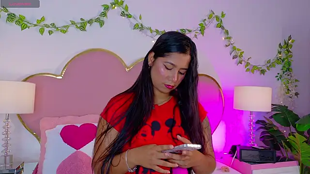 Snapshot of EmmaCrush chatting on December 20, 2025, 9:11 pm EmmaCrush online show from December 20, 2025, 9:11 pm