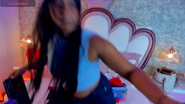 Snapshot of EmmaCrush chatting on February 28, 2026, 10:11 pm EmmaCrush online show from February 28, 2026, 10:11 pm