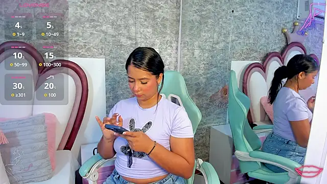 EmmaCrush online show from April 14, 2026, 8:59 pm