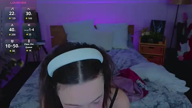 Hayle Hill online show from March 6, 2026, 1:46 am