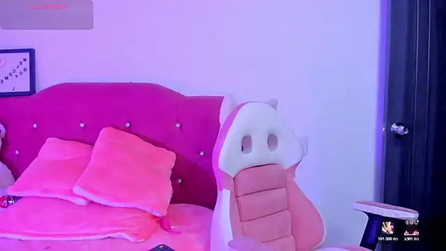 LucianaTomson online show from February 10, 2026, 9:30 pm