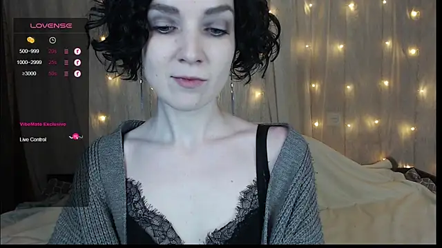 TinaWince online show from December 8, 2024, 4:46 am