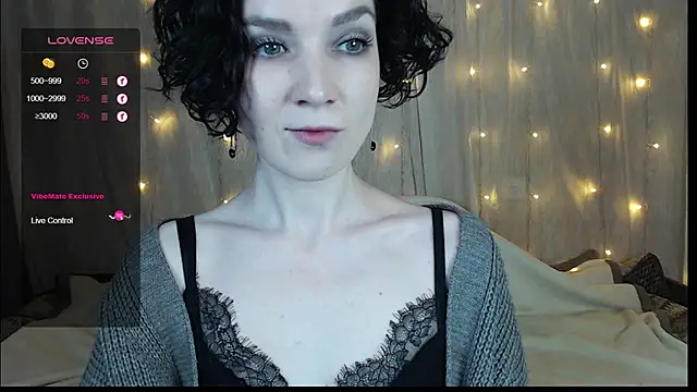 TinaWince online show from January 15, 2025, 4:57 am