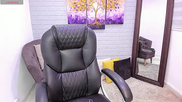  alaiasmile  online show from April 15, 2026, 4:36 pm