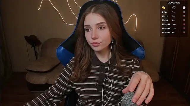 Snapshot of Kami_kam chatting on March 10, 2025, 6:45 pm Kami kam online show from March 10, 2025, 6:45 pm