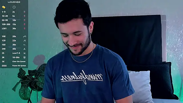 Snapshot of Valentinoford chatting on December 10, 2024, 5:17 am Valentinoford online show from December 10, 2024, 5:17 am