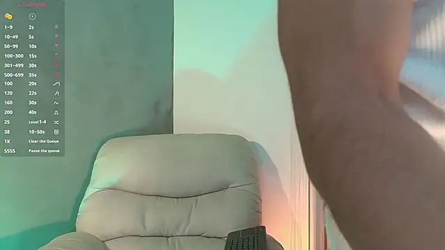 Snapshot of Valentinoford chatting on February 21, 2025, 2:50 am Valentinoford online show from February 21, 2025, 2:50 am