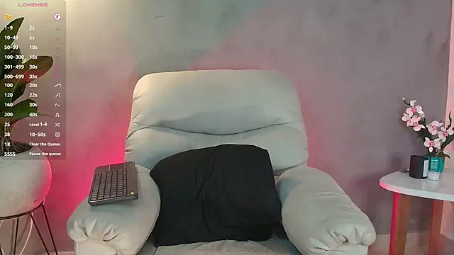 Snapshot of Valentinoford chatting on February 28, 2025, 3:15 am Valentinoford online show from February 28, 2025, 3:15 am