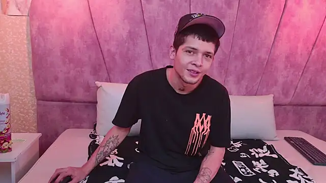 kendalltaylorr online show from October 28, 2025, 12:19 pm