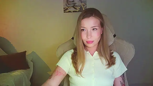 Snapshot of mia_raspberrie chatting on July 14, 2026, 9:31 pm mia raspberrie online show from July 14, 2026, 9:31 pm