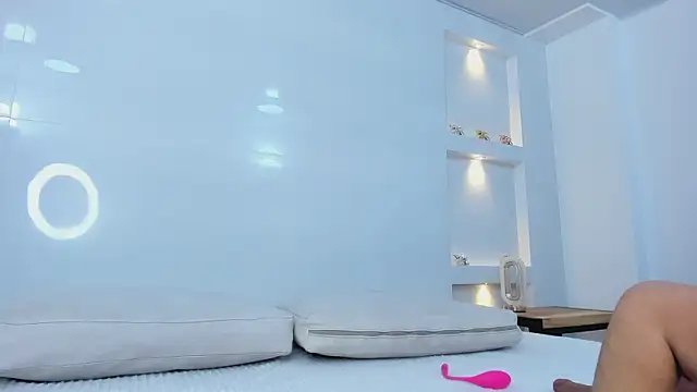 Dalia-Prada online show from December 19, 2025, 4:41 am