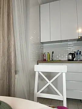 Teya moon  online show from November 7, 2025, 6:19 pm