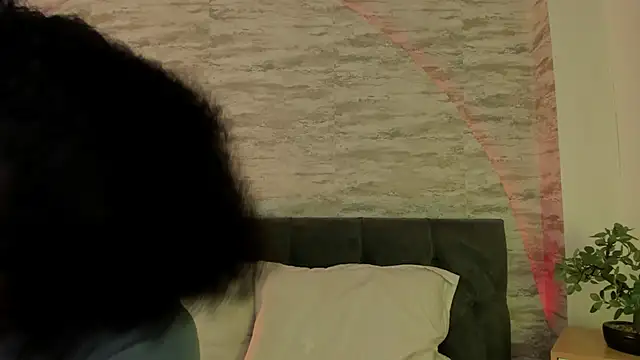 Snapshot of Anneth__M chatting on September 23, 2025, 7:39 pm Anneth M online show from September 23, 2025, 7:39 pm