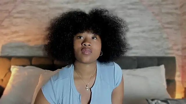 Snapshot of Anneth__M chatting on October 27, 2025, 7:40 pm Anneth M online show from October 27, 2025, 7:40 pm