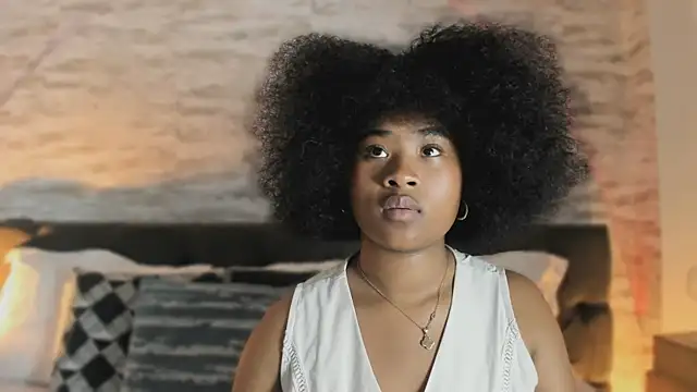 Snapshot of Anneth__M chatting on November 4, 2025, 7:35 pm Anneth M online show from November 4, 2025, 7:35 pm