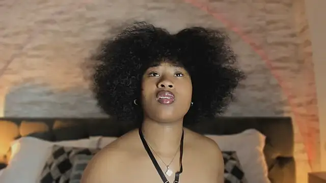 Snapshot of Anneth__M chatting on November 11, 2025, 7:36 pm Anneth M online show from November 11, 2025, 7:36 pm