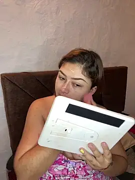 Snapshot of Sofia_Queen17 chatting on September 10, 2025, 10:37 am Sofia Queen17 online show from September 10, 2025, 10:37 am