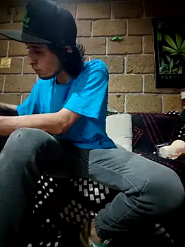 Snapshot of Pitudo20cmm chatting on September 19, 2025, 6:59 am Pitudo20cmm online show from September 19, 2025, 6:59 am